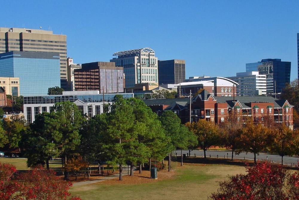 Skyline view with colorful trees of the city of Columbia, SC