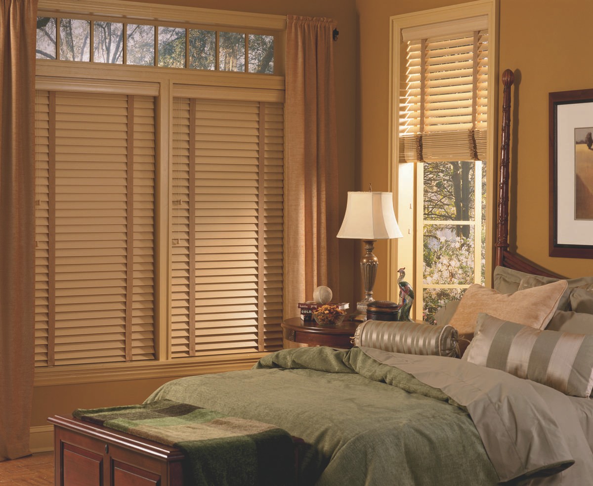 Hunter Douglas EverWood® Alternative Wood Blinds near Lexington, South Carolina, that feature the de-Light™ feature